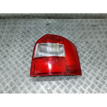 LAMPA TYLNA PRAWA AUDI A4 B6 2.5 TDI 2001 