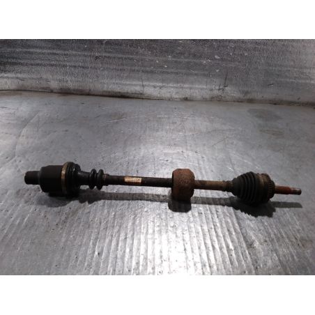 PÓŁOŚ PRAWA PRZÓD RENAULT CLIO II ( 98-10 ) 1.2 8V 2003 8200240430 