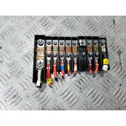 SKRZYNKA BEZPIECZNIKÓW VW TRANSPORTER T5 2.5 TDI2008UN958664                                            