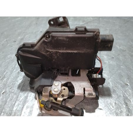 ZAMEK DRZWI PRAWY TYŁ AUDI A4 B6 2.0 B 2003 