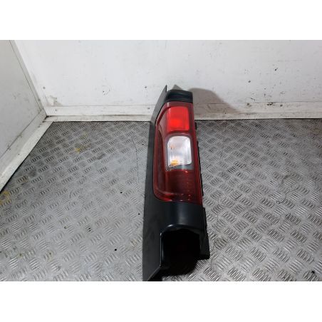 LAMPA TYLNA PRAWA RENAULT TRAFIC III 2.0 DCI 2020 219 547 1 