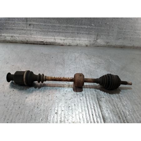 PÓŁOŚ PRAWA PRZÓD RENAULT CLIO II ( 98-10 ) 1.4 16V 2003 