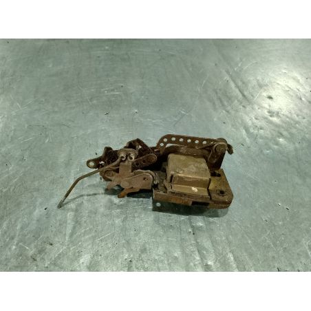 ZAMEK DRZWI PRAWY PRZÓD VW T4 2.4 D 1991 701837016B 