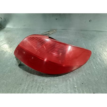 LAMPA TYLNA PRAWA PEUGEOT 206 1.4 8V 1998 