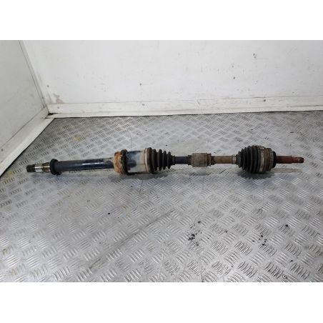 PÓŁOŚ PRAWA PRZÓD TOYOTA AVENSIS II T25 2.0 D4D 2006 