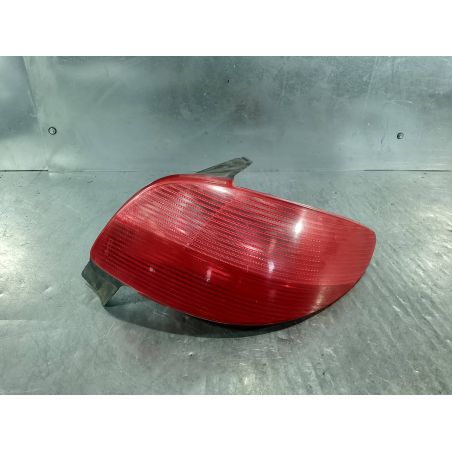 LAMPA TYLNA PRAWA PEUGEOT 206 1.4 8V 2001 