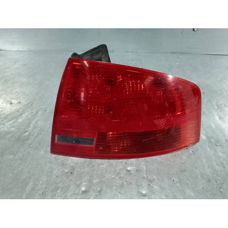 LAMPA TYLNA PRAWA AUDI A4 B7 2.0 20V 2004 8E5945096 