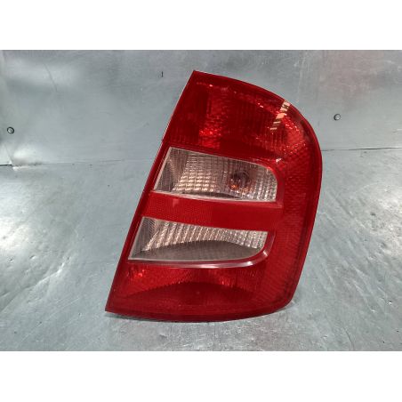 LAMPA TYLNA PRAWA SKODA FABIA I 1.4 MPI 2002 6Y6945096B 