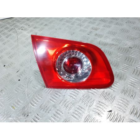 LAMPA TYLNA LEWA W KLAPE VW PASSAT B6 2.0 TDI 2007 3C9945093 