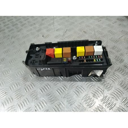 SKRZYNKA BEZPIECZNIKÓW OPEL SIGNUM 1.8 2004 13170898 