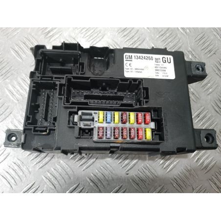 SKRZYNKA BEZPIECZNIKÓW OPEL CORSA D 1.2 2013 AM433RX3      13424260 