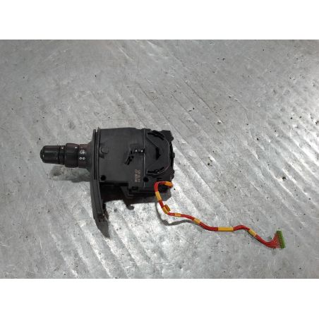 PRZEŁĄCZNIK MANETKA KIERUNKOWSKAZÓW RENAULT CLIO III ( 05-13 ) 1.2 16V 2006 88102001 