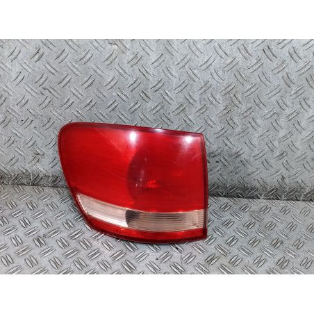 LAMPA TYLNA LEWA TOYOTA AVENSIS VERSO 2.0 D4D 2003 