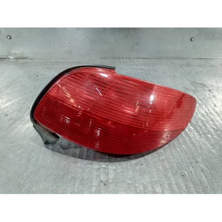 LAMPA TYLNA PRAWA PEUGEOT 206 CC 2.0 16V 2001 