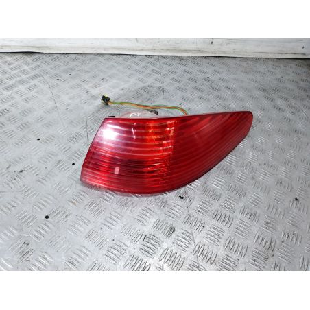 LAMPA TYLNA PRAWA PEUGEOT 607 2.2 HDI 2004 