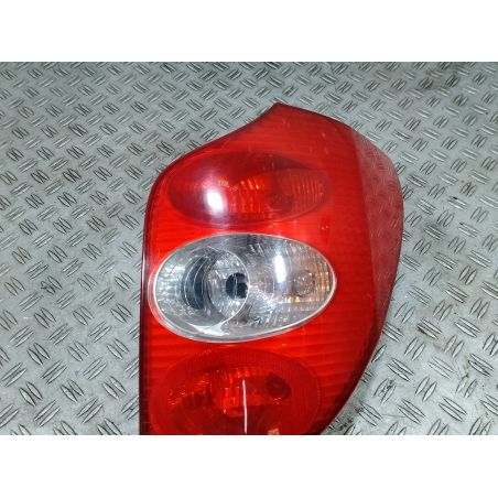 LAMPA TYLNA PRAWA RENAULT LAGUNA II ( 02-07 ) 1.6 16V 2000 8200002472 