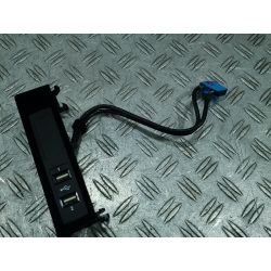 GNIAZDO USB MAYBACH X222 6.0 V122015                                            