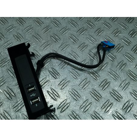 GNIAZDO USB MAYBACH X222 6.0 V12 2015 