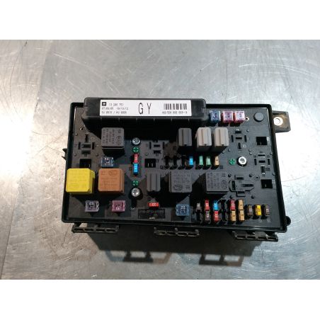 SKRZYNKA BEZPIECZNIKÓW OPEL ASTRA H 1.6 B 2005 13206751 