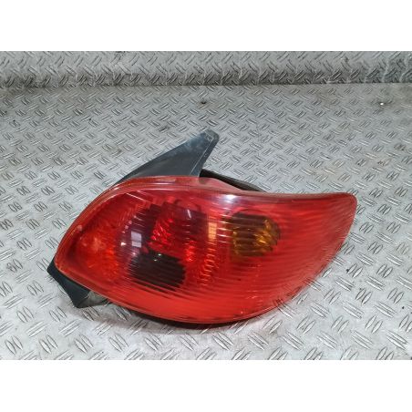 LAMPA TYLNA PRAWA PEUGEOT 206 1.1 2003 