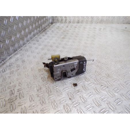 ZAMEK LEWY PRZÓD OPEL VECTRA C 2005 13157763 