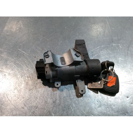 STACYJKA VOLVO V70 ( 00-07 ) 2.4 B 2004 8673073 