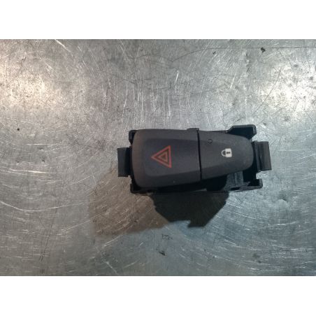 WŁĄCZNIK AWARYJNYCH DACIA SANDERO II 0.9 TCE 2018 252905668R 