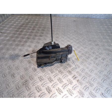 ZAMEK PRAWY PRZÓD MERCEDES-BENZ KLASA A W168 2000 