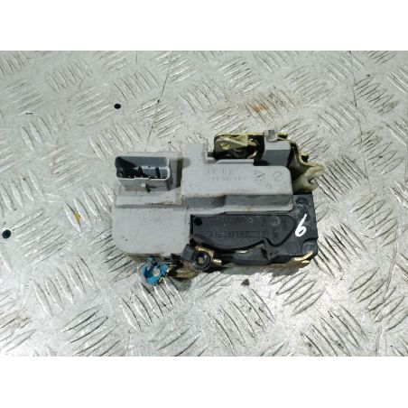 ZAMEK DRZWI PRAWY PRZÓD PEUGEOT PARTNER LIFT 2.0 HDI 2002 