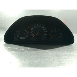 LICZNIK MERCEDES-BENZ W210 2.2 D19972105400548   87001345  110.008.826/002                                            