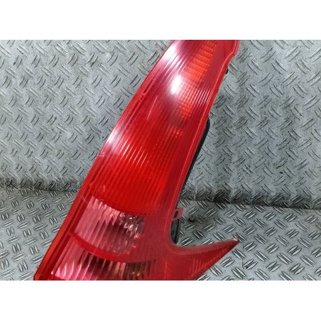 LAMPA TYLNA PRAWA PEUGEOT 206 SW 1.4 8V 2004 