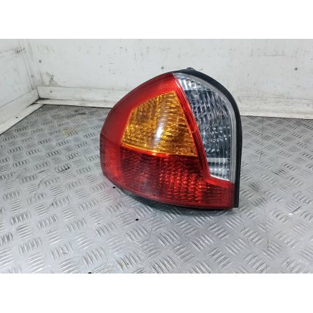 LAMPA TYLNA LEWA HYUNDAI TUCSON 2.4 2003 