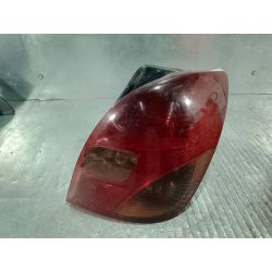 LAMPA TYLNA PRAWA TOYOTA COROLLA VERSO I 2.0 D4D2003                                            