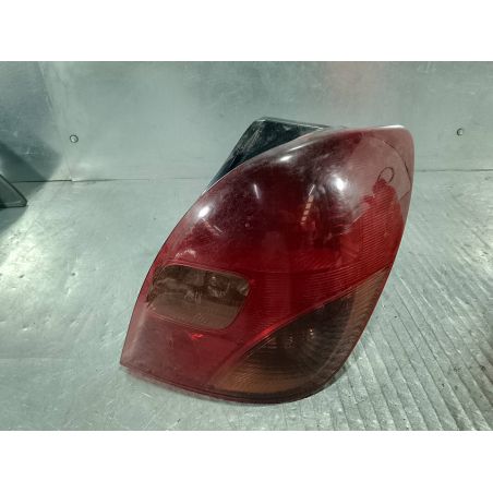 LAMPA TYLNA PRAWA TOYOTA COROLLA VERSO I 2.0 D4D 2003 