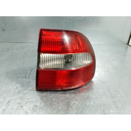 LAMPA TYLNA PRAWA VOLVO V40 ( 95-04 ) 1.9 2003 