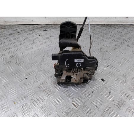 ZAMEK DRZWI LEWY TYŁ VW PASSAT B5 FL 1.6 2004 Y3B4839015M 