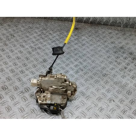 ZAMEK DRZWI LEWY TYŁ AUDI A6 C6 3.2 FSI 255KM 3.2 V6 FSI 2005 4F0839015 