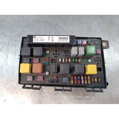 SKRZYNKA BEZPIECZNIKÓW OPEL ASTRA H 1.6 B 2004 0390241117 