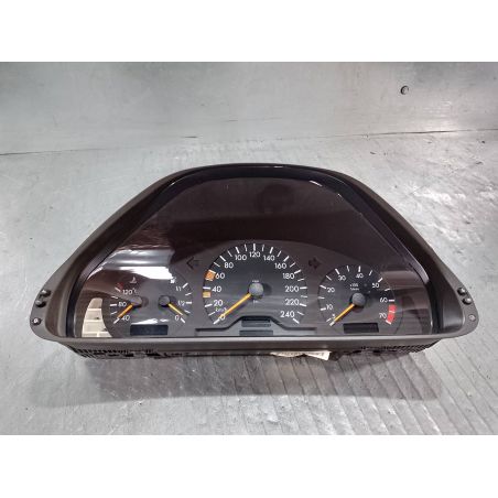 LICZNIK MERCEDES-BENZ W208 CLK 2.0 2000 2085400111  110.008.737/003 