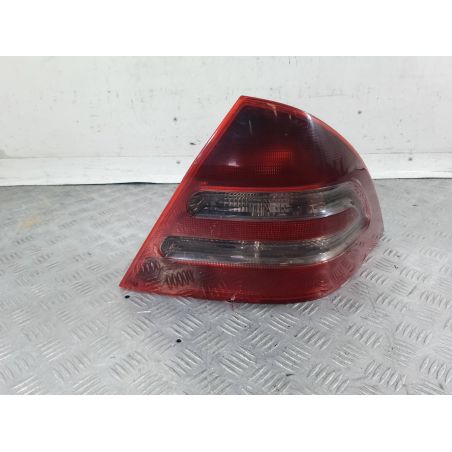 LAMPA TYLNA PRAWA MERCEDES-BENZ W203 2.2 CDI 2001 