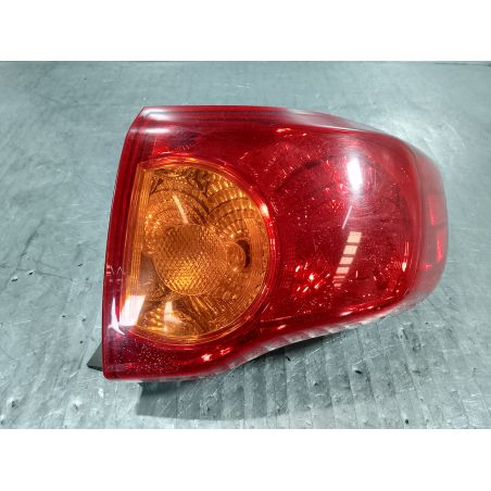 LAMPA TYLNA PRAWA TOYOTA COROLLA E15 1.8 16V  2ZR-E25W 2010 