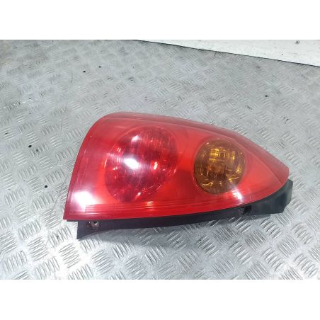 LAMPA TYLNA LEWA NISSAN PRIMERA P12 ( 03-07 ) 1.8 16v 2005 