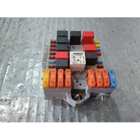 SKRZYNKA BEZPIECZNIKÓW ZEWNĘTRZNA FIAT CROMA 2005- 1.9 MULTIJET 1.9 MULTIJET 2008 51804116 