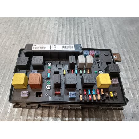 SKRZYNKA BEZPIECZNIKÓW OPEL ZAFIRA B 1.9 CDTI 2005 13206754 5DK008668-38 