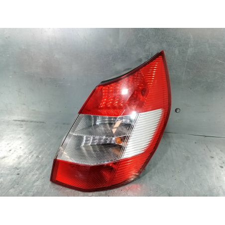 LAMPA TYLNA PRAWA RENAULT SCENIC II ( 03-09 ) 1.9 DCI 2004 8200493375G 