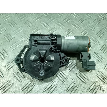 SILNICZEK SZYBERDACHU MAYBACH X222 6.0 V12 2015 0390200101 