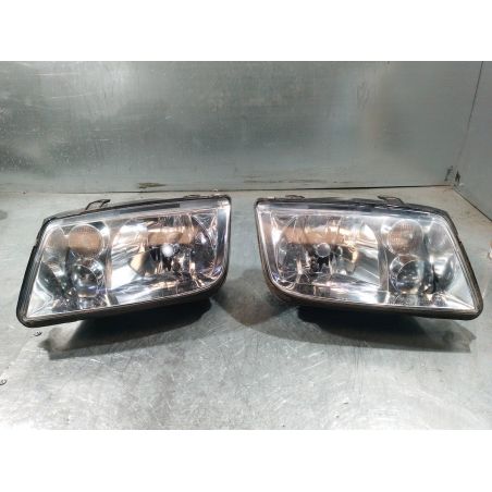 LAMPY PRZÓD KOMPLET VW BORA 1.6 16V 2000 08-341-1106L   08-341-1106R 