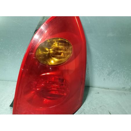 LAMPA TYLNA PRAWA NISSAN PRIMERA P12 ( 03-07 ) 1.8 16V 2004 