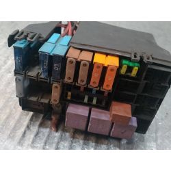 SKRZYNKA BEZPIECZNIKÓW RENAULT ESPACE IV ( 03-14 ) 2.2 DCI20038200453771   P5RDGA048                                            