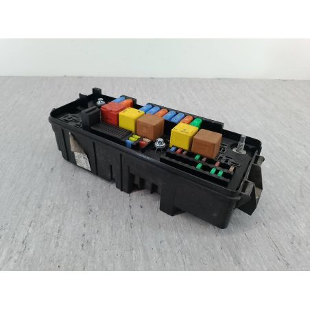 SKRZYNKA BEZPIECZNIKÓW OPEL VECTRA C 1.8 16V 140KM 1.8 16V 2006 13205796 519175004 